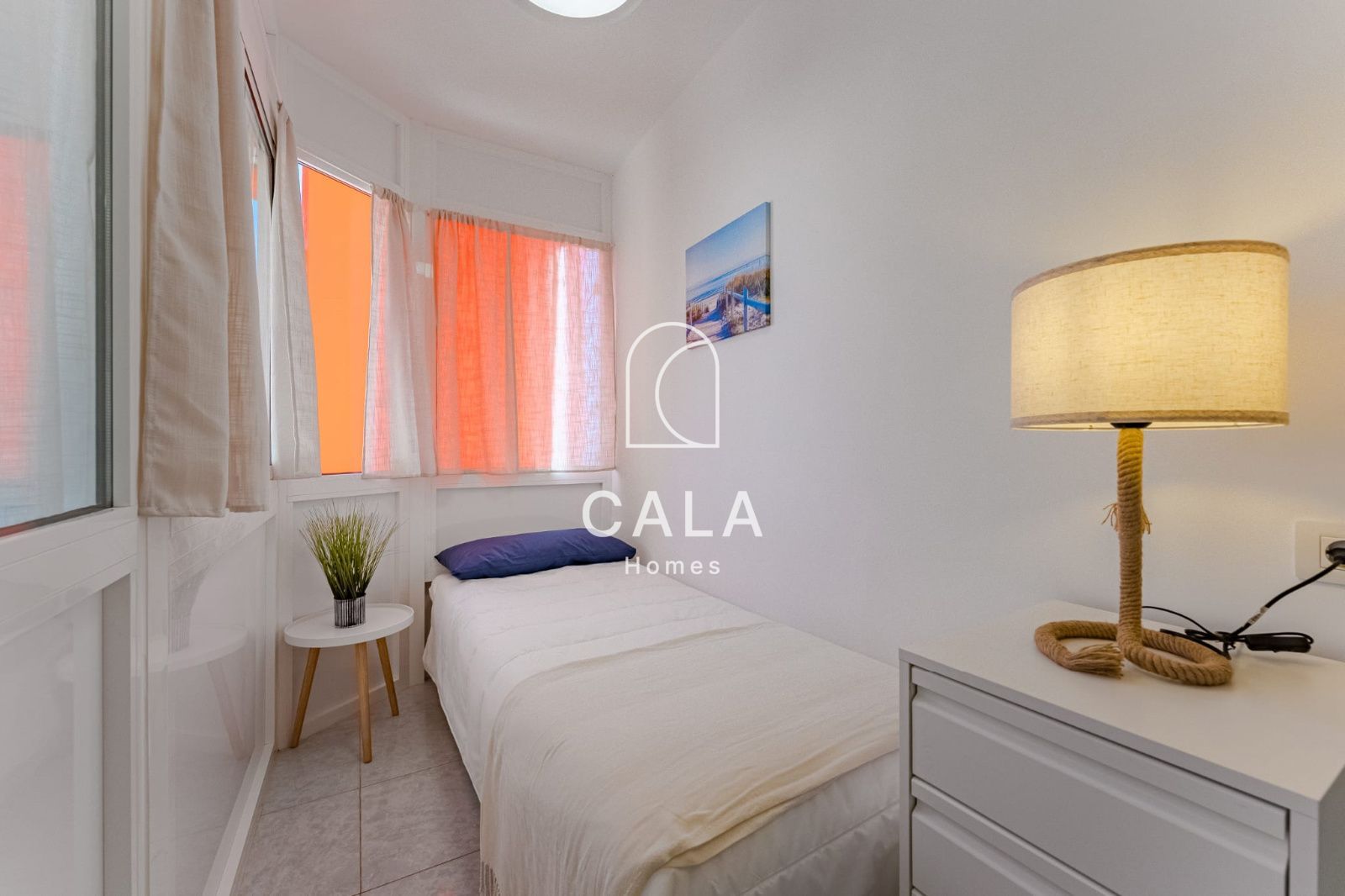 Penthouse Studio in Torres del Sol with Sea Views.