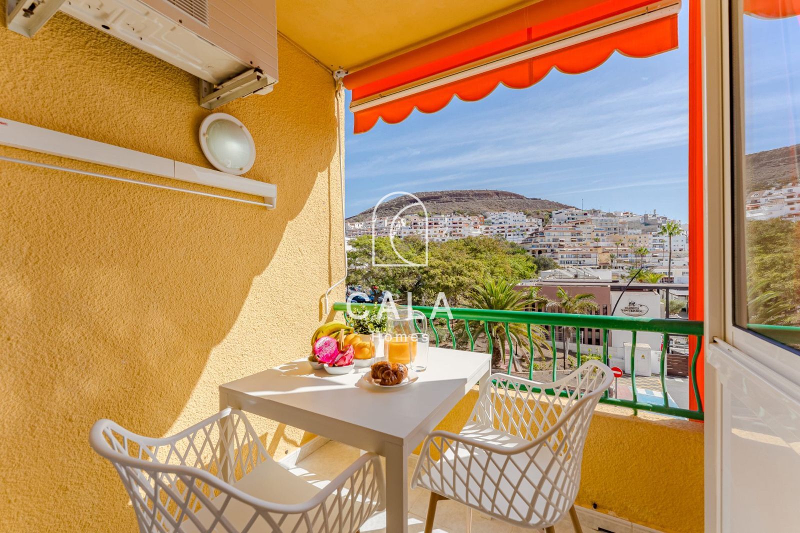 Penthouse Studio in Torres del Sol with Sea Views.