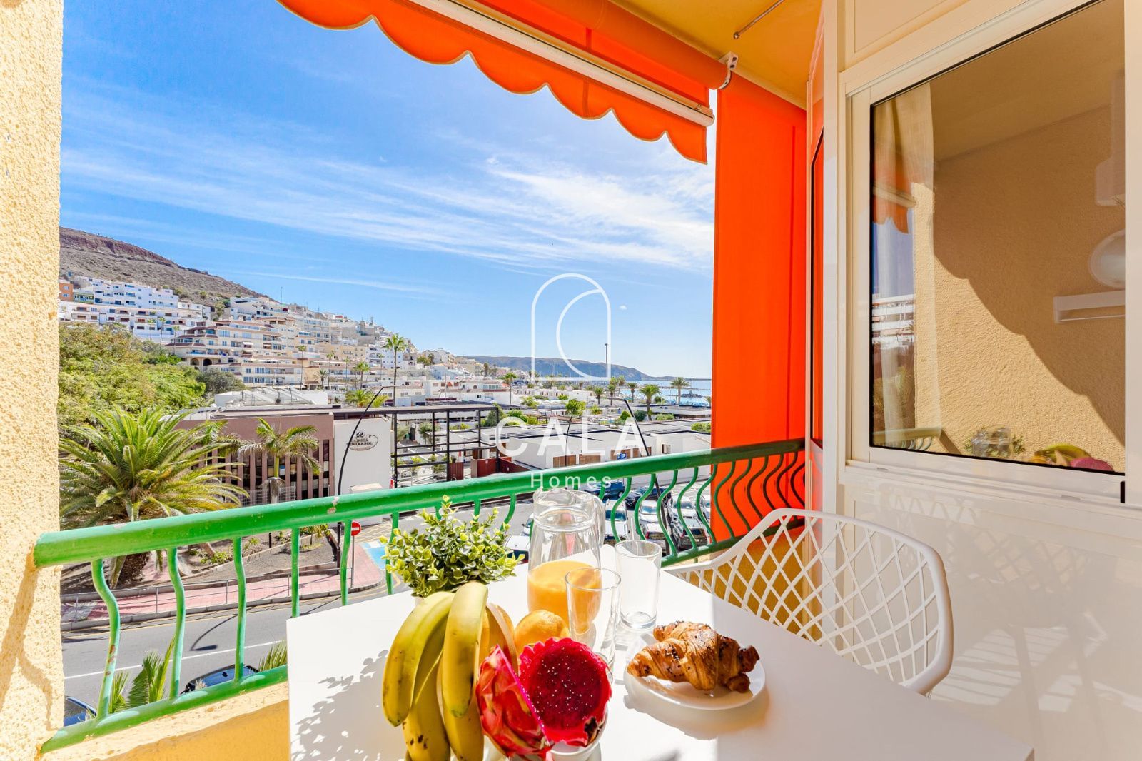 Penthouse Studio in Torres del Sol with Sea Views.