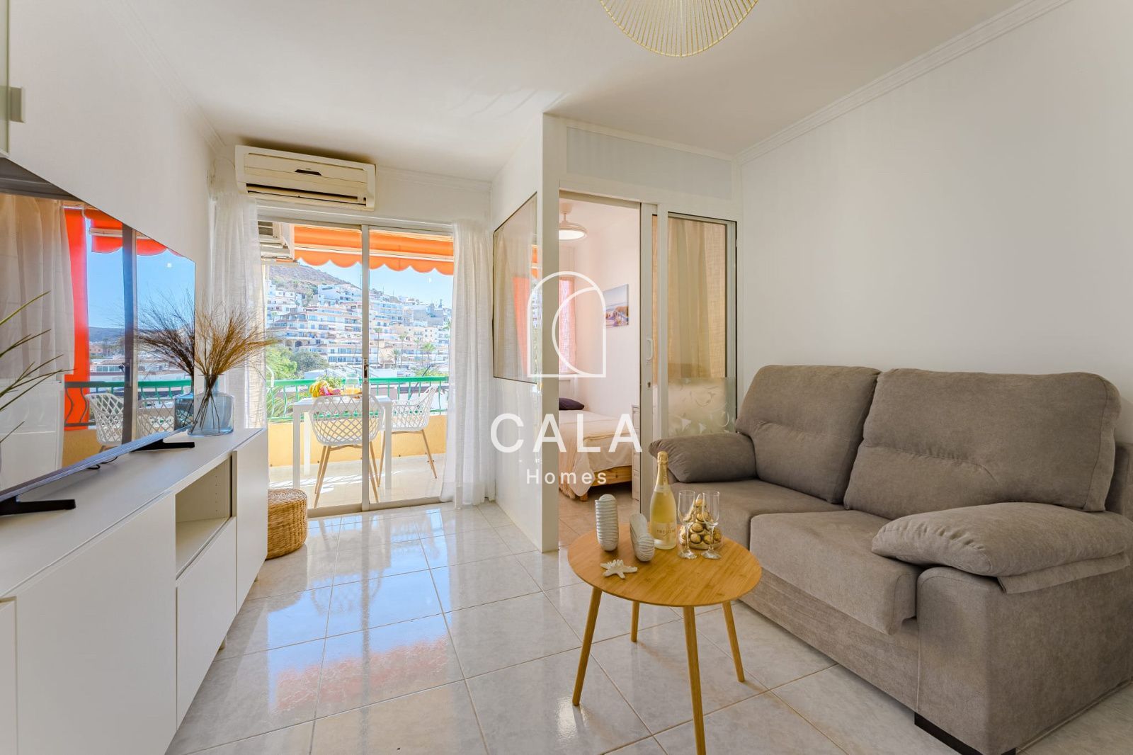 Penthouse Studio in Torres del Sol with Sea Views.