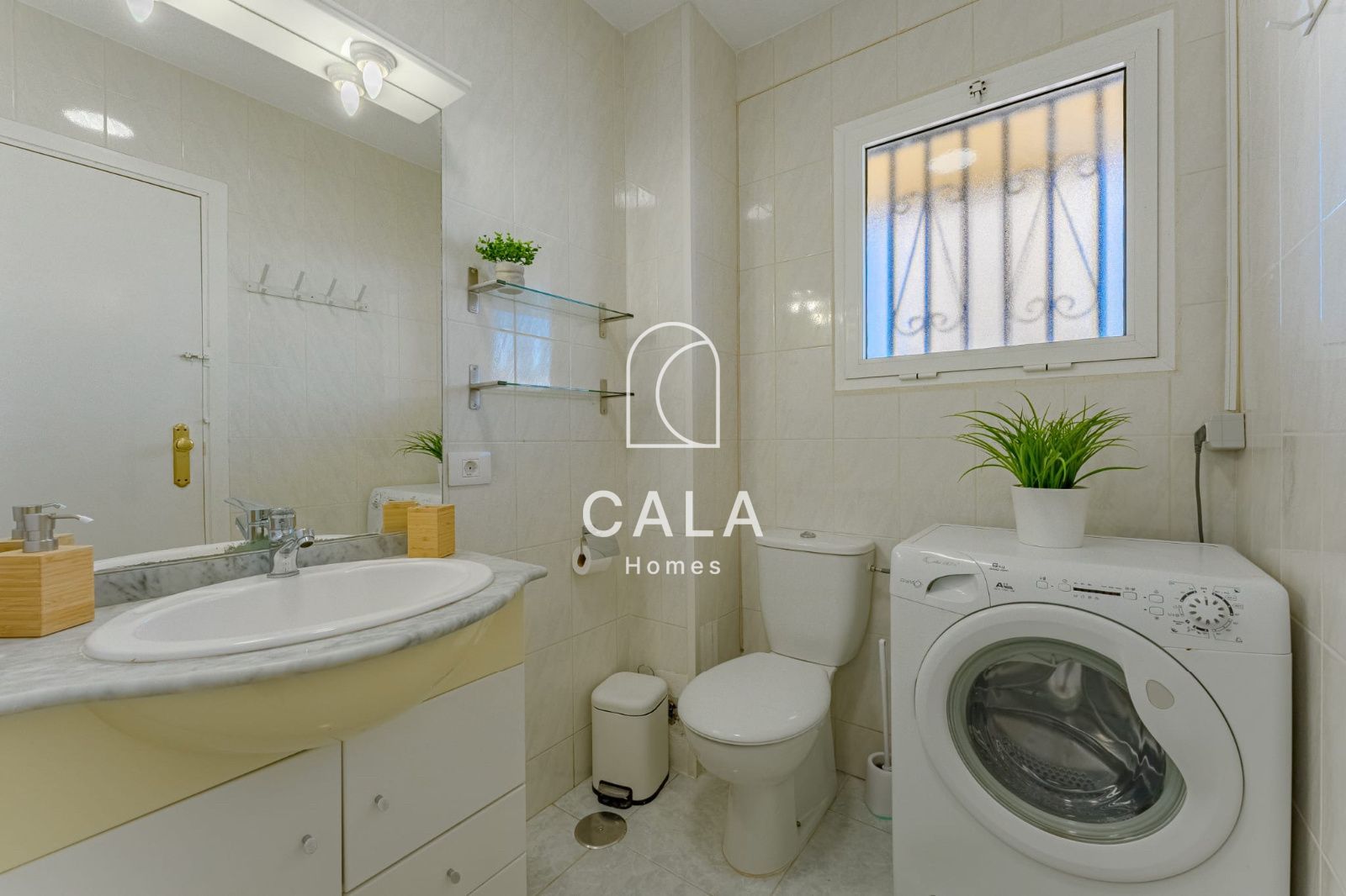 Penthouse Studio in Torres del Sol with Sea Views.