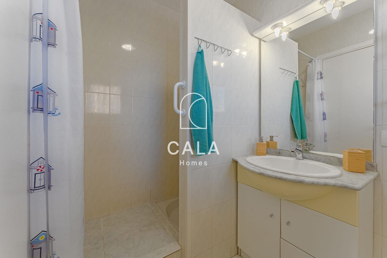 Penthouse Studio in Torres del Sol with Sea Views.