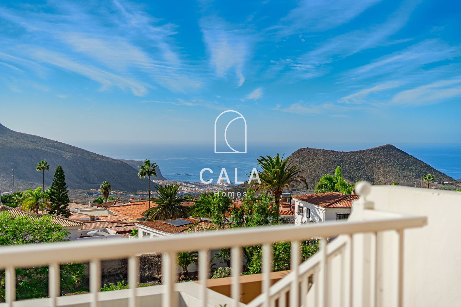 Apartment with Spacious Terrace and Panoramic Views in Chayofa