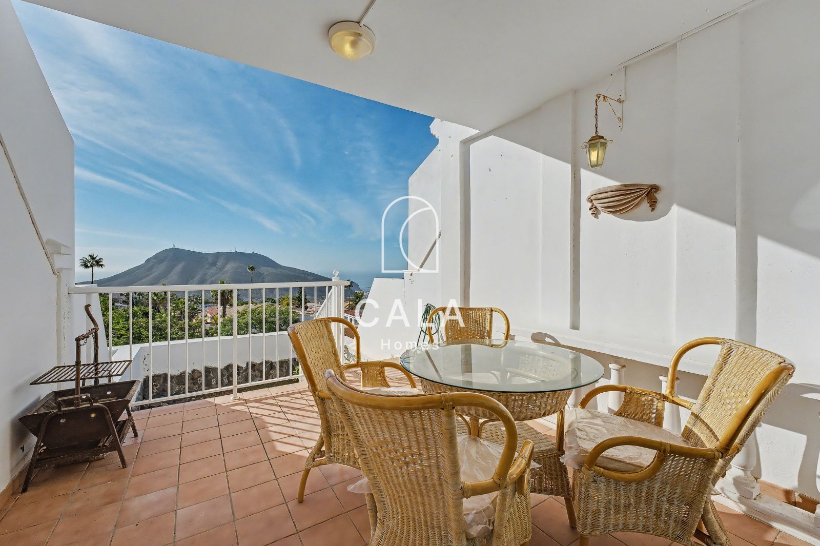 Apartment with Spacious Terrace and Panoramic Views in Chayofa