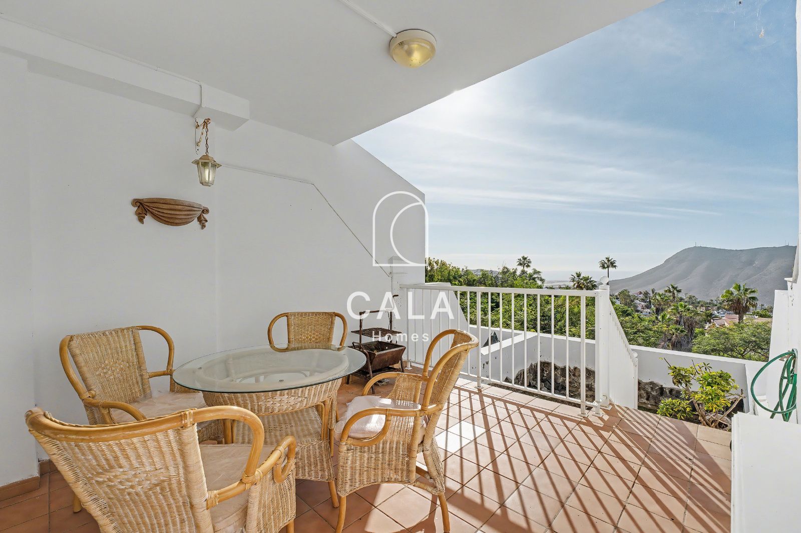 Apartment with Spacious Terrace and Panoramic Views in Chayofa