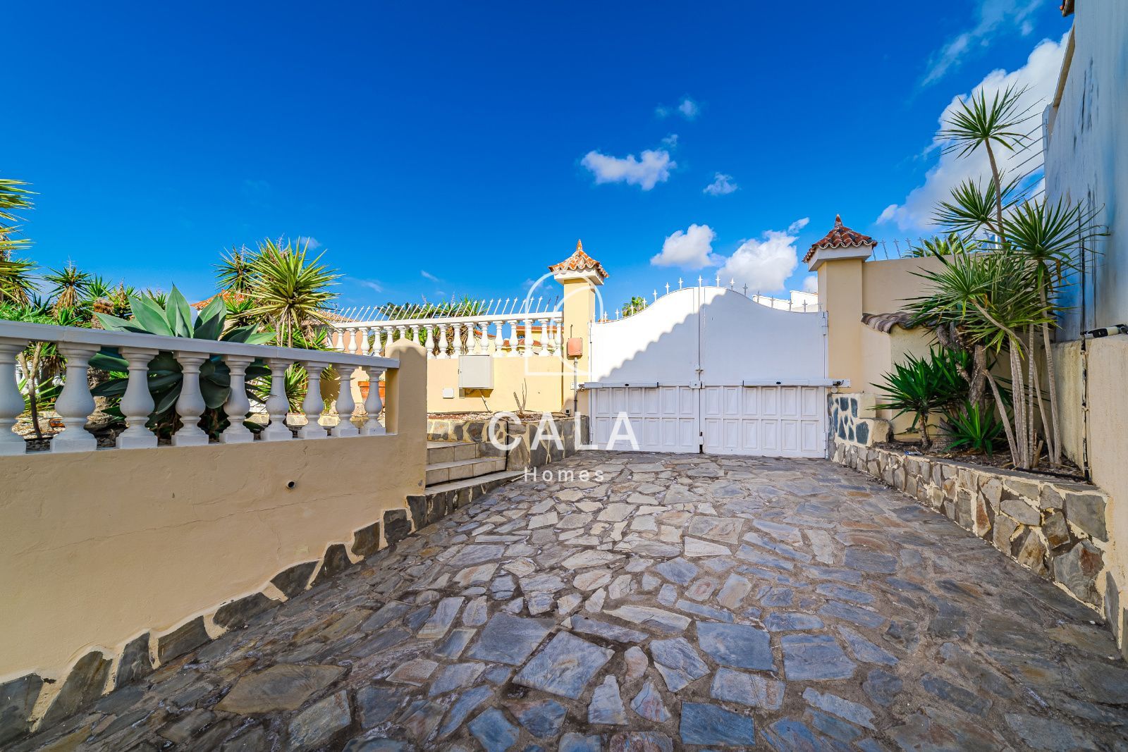 Detached 5 bedroom villa in Callao Salvaje, Adeje, South Tenerife