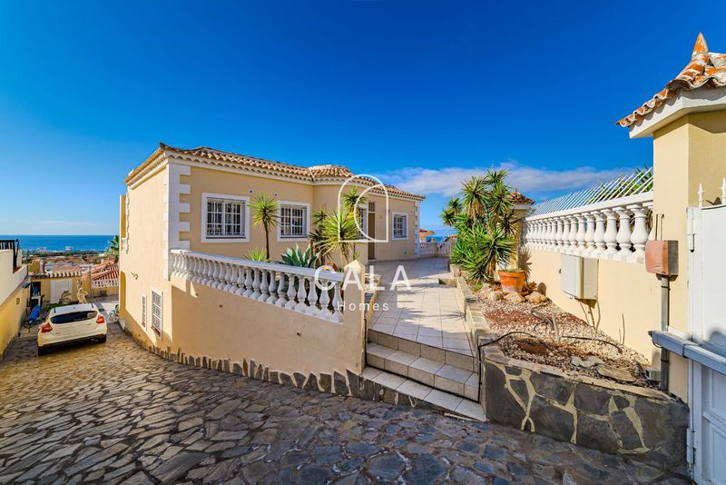 Villa en venta Callao Salvaje, Santa Cruz Tenerife. Ref: 1296. Cala Homes