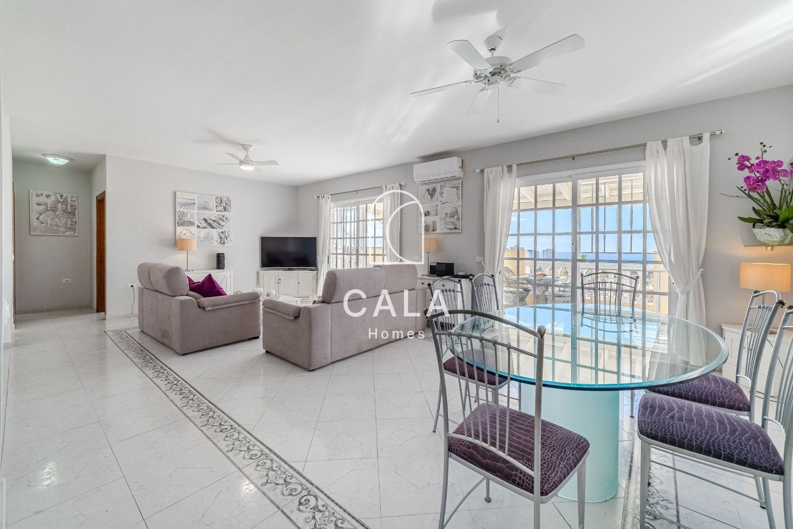 Detached 5 bedroom villa in Callao Salvaje, Adeje, South Tenerife