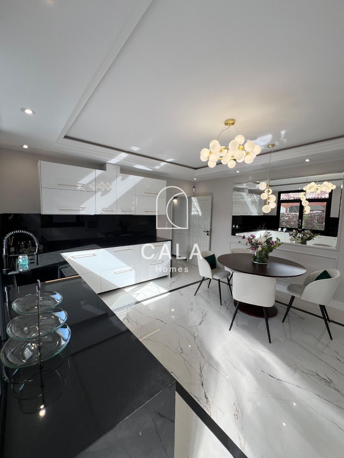 Lujosa Villa en San Eugenio Alto con Vistas Panorámicas