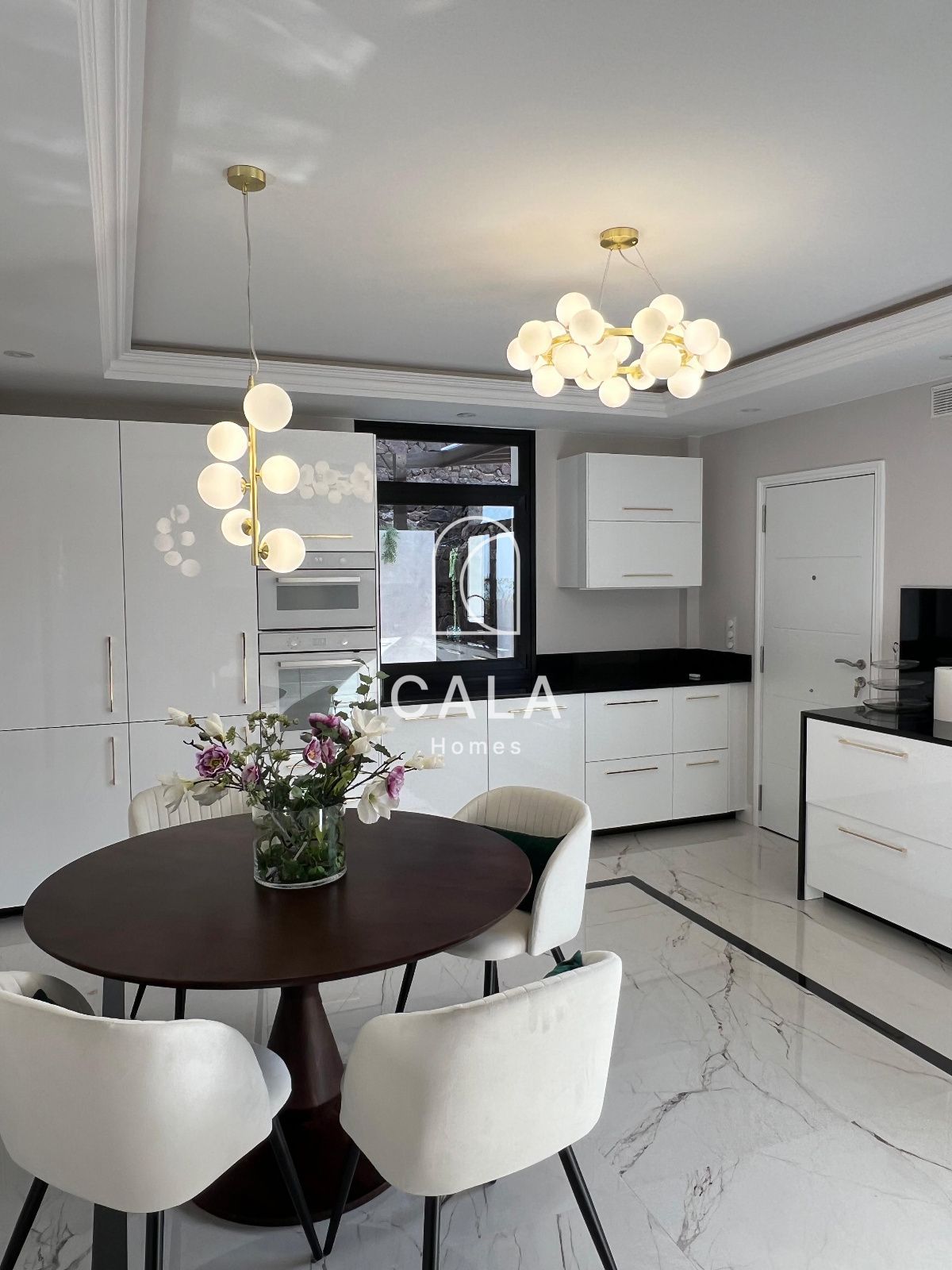 Lujosa Villa en San Eugenio Alto con Vistas Panorámicas