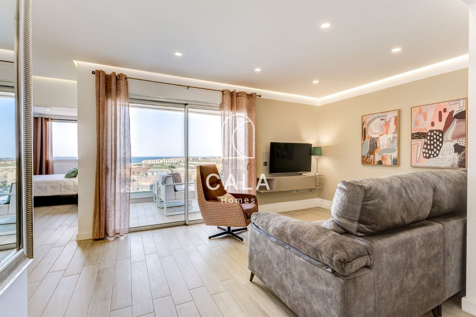 Bright 3-bedroom, 2-bathroom apartment in Ocean Garden, Playa Paraíso.