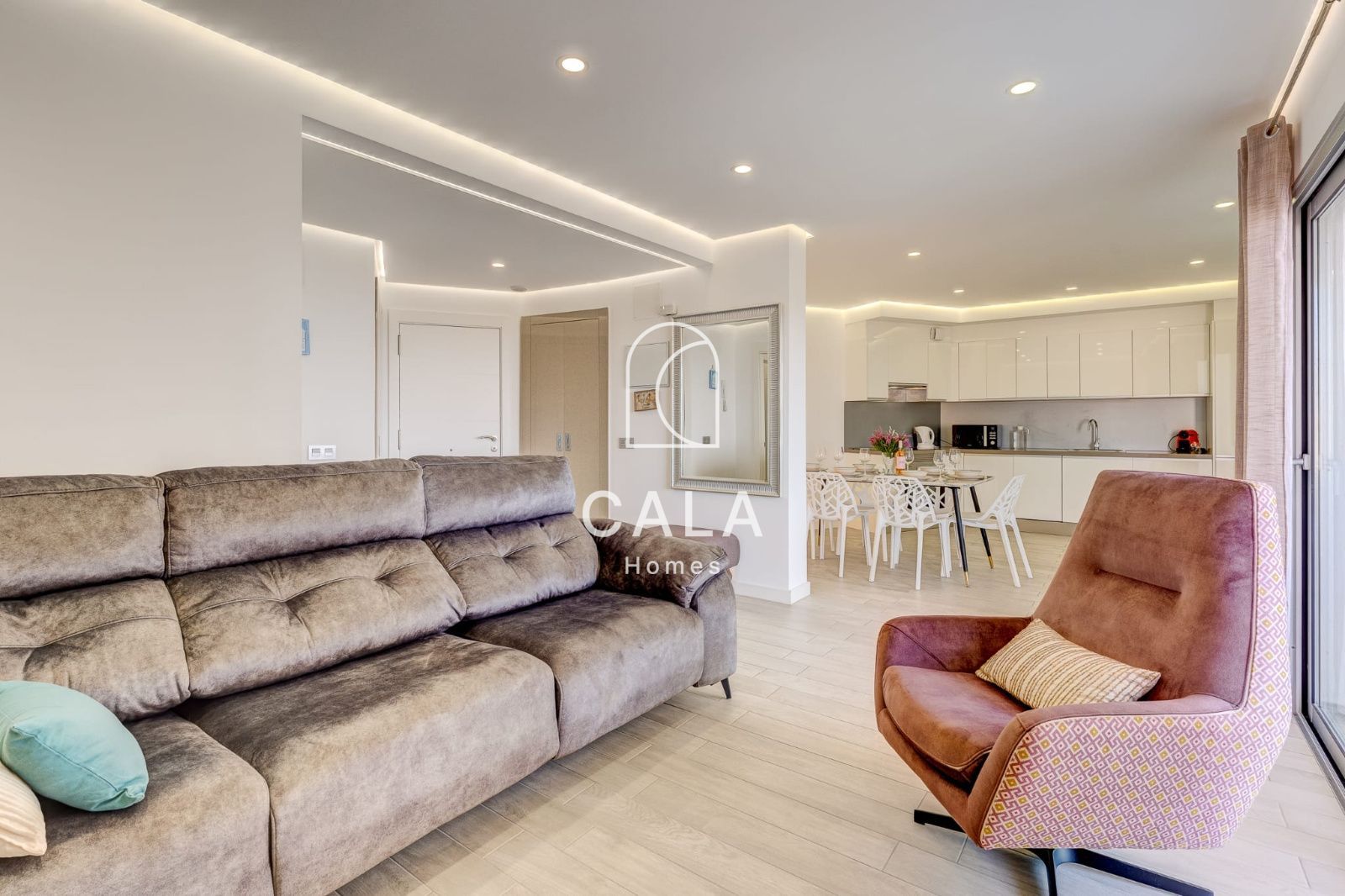 Bright 3-bedroom, 2-bathroom apartment in Ocean Garden, Playa Paraíso.