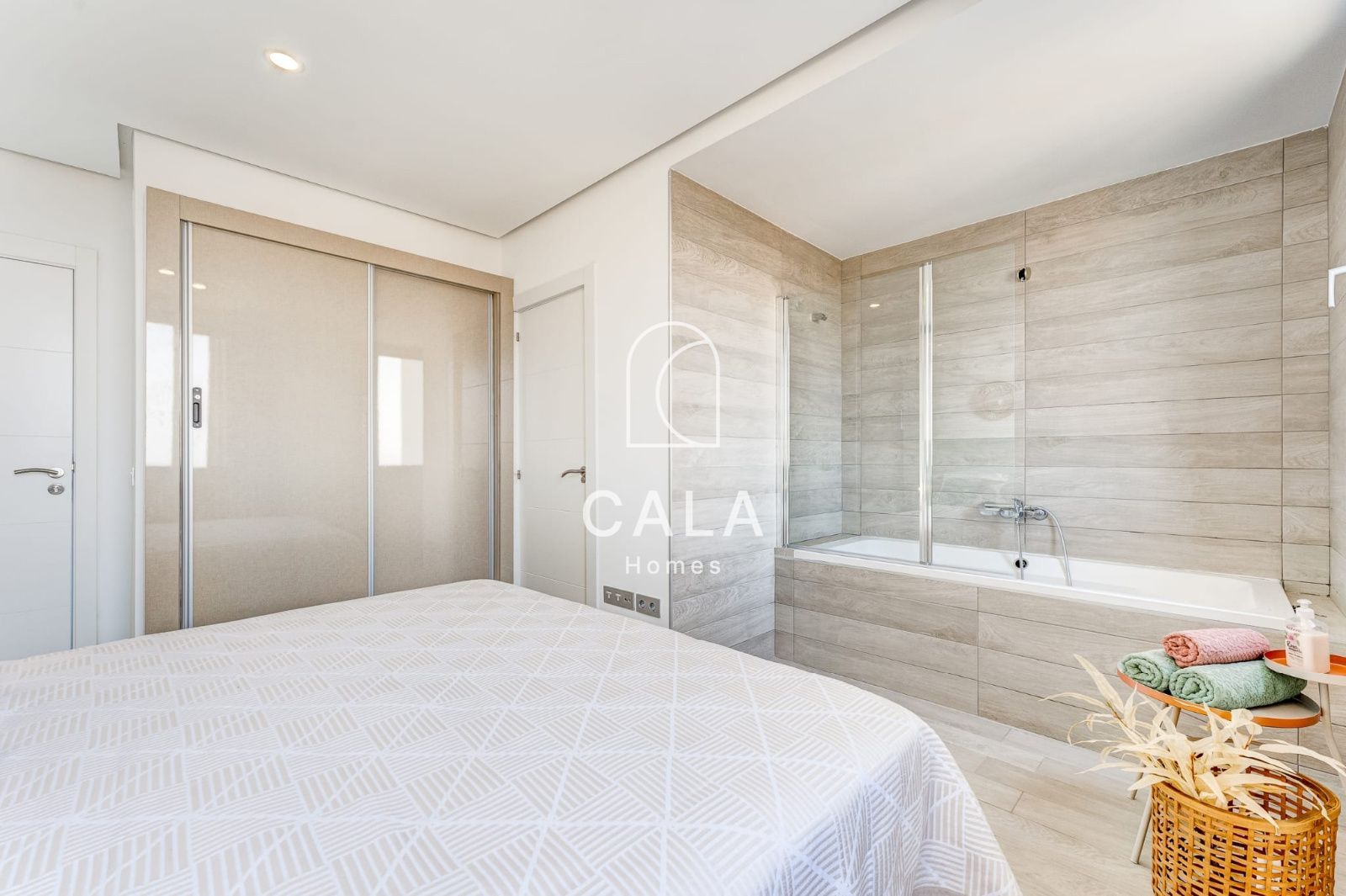 Bright 3-bedroom, 2-bathroom apartment in Ocean Garden, Playa Paraíso.