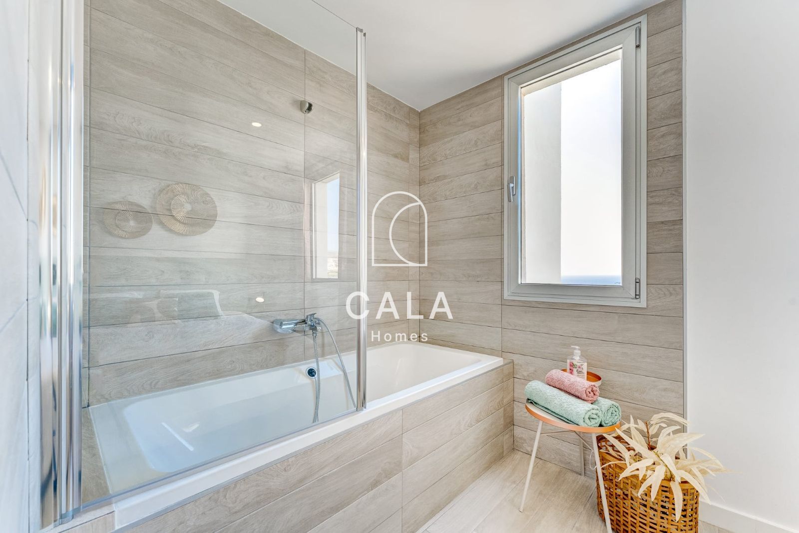 Bright 3-bedroom, 2-bathroom apartment in Ocean Garden, Playa Paraíso.