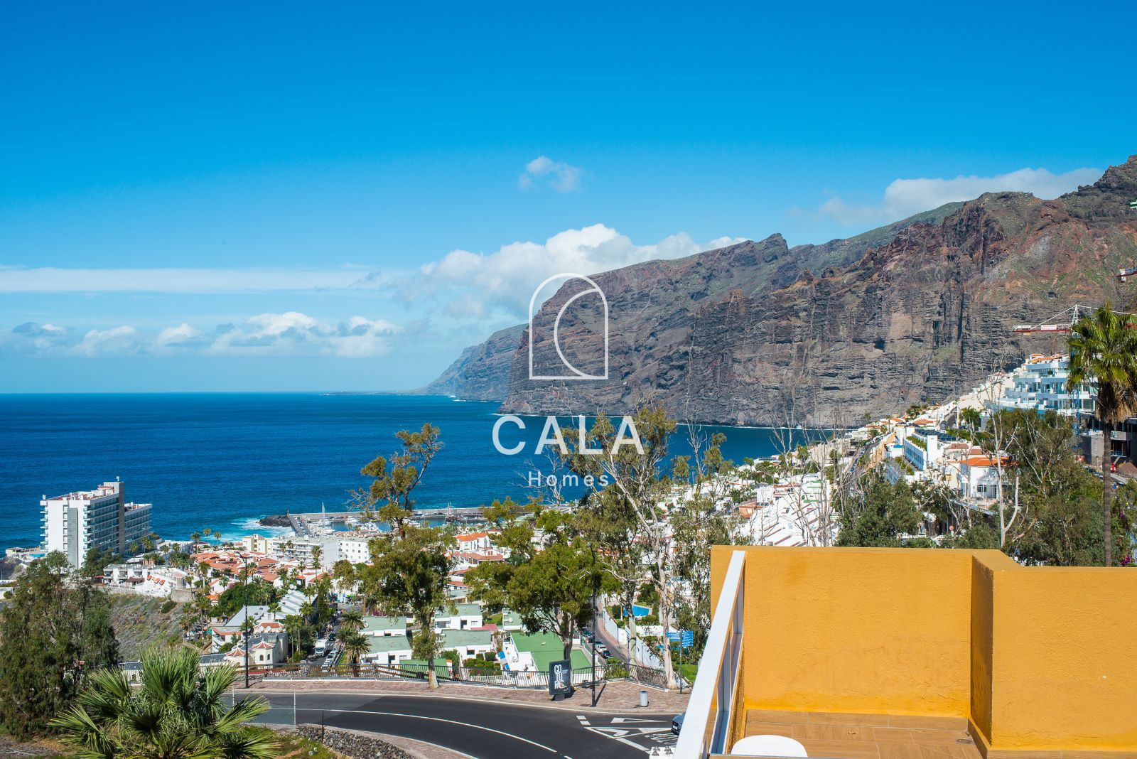 Unique opportunity in Los Gigantes: apartment with panoramic ocean and mountain views