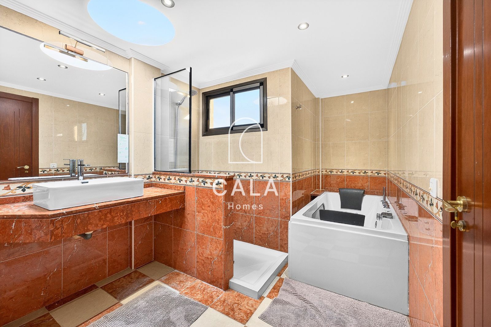 Townhouse in a Quiet and Exclusive Location by the Sea