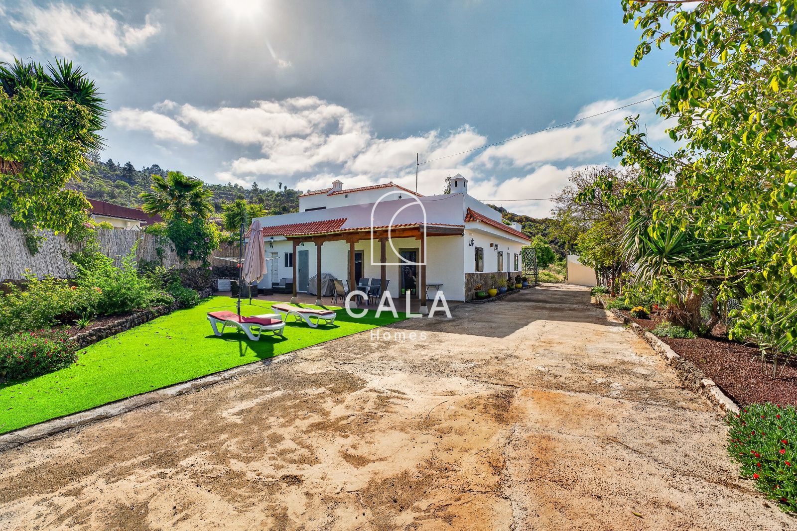 Detached House in Chío with Panoramic Views