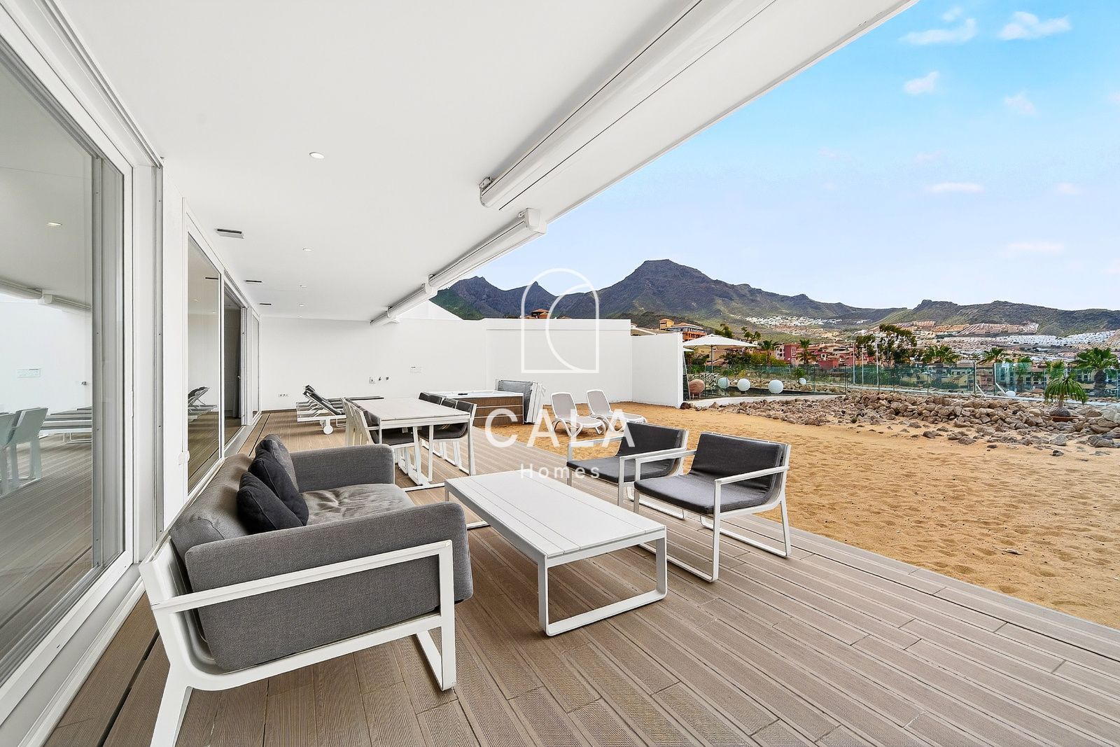 Exclusive Luxury Apartment with Sea Views in Baobab Suites