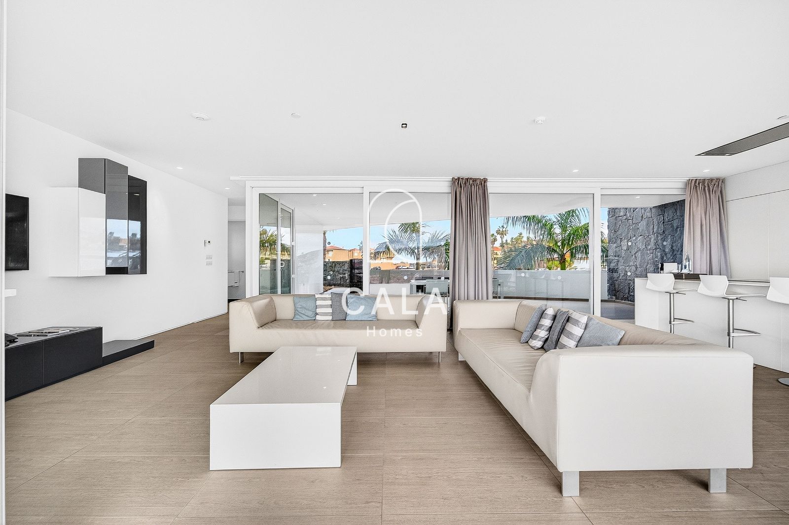 Exclusive Luxury Apartment with Sea Views in Baobab Suites