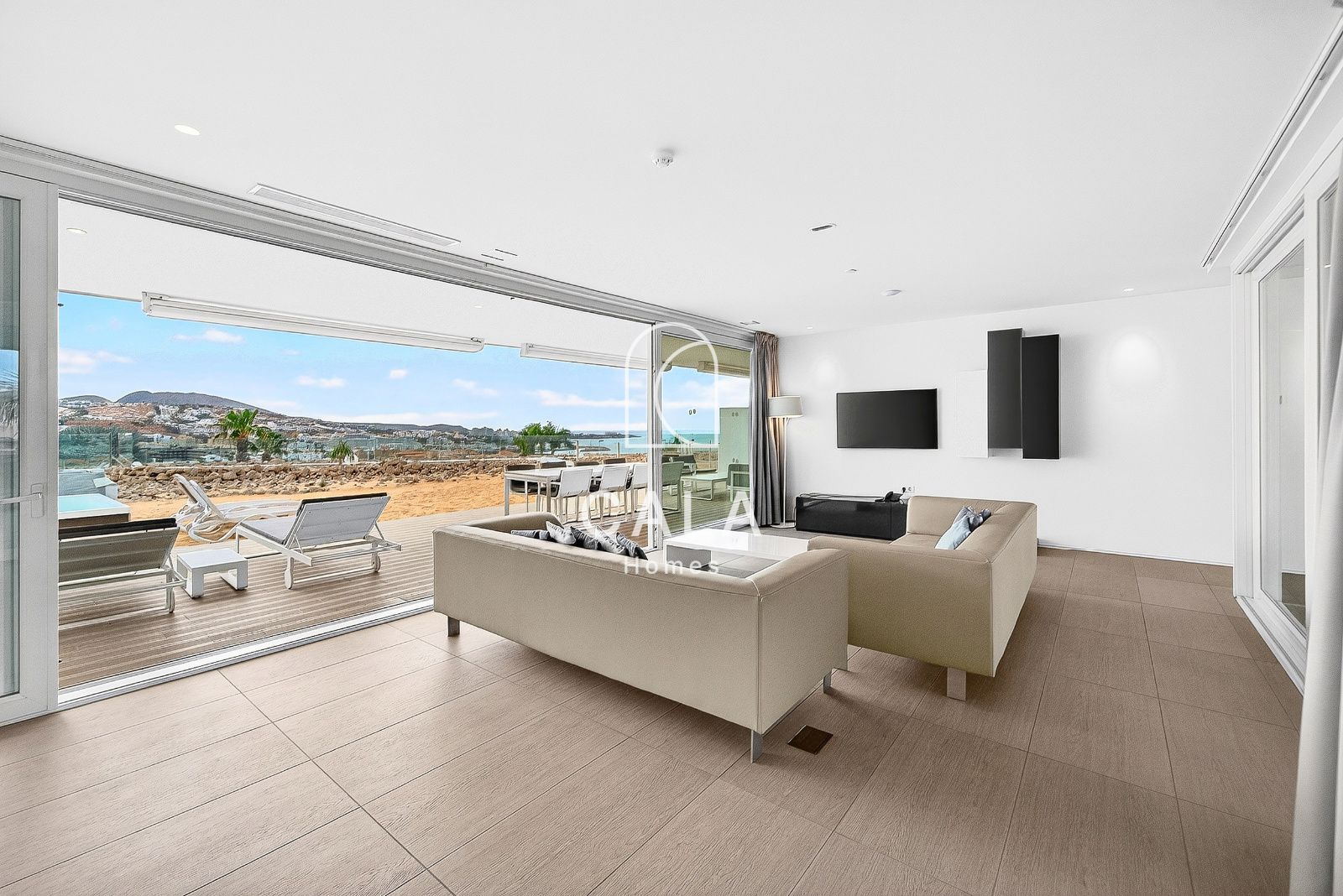 Exclusive Luxury Apartment with Sea Views in Baobab Suites