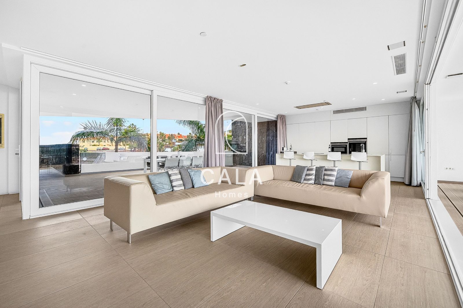 Exclusive Luxury Apartment with Sea Views in Baobab Suites