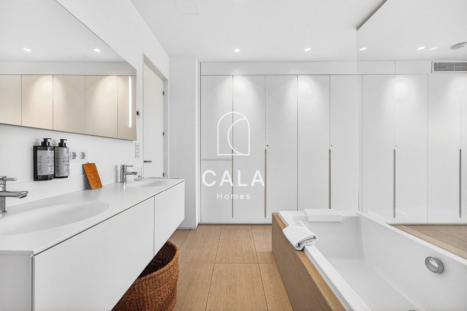 Exclusive Luxury Apartment with Sea Views in Baobab Suites