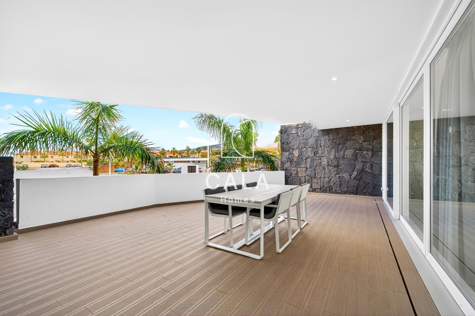 Exclusive Luxury Apartment with Sea Views in Baobab Suites