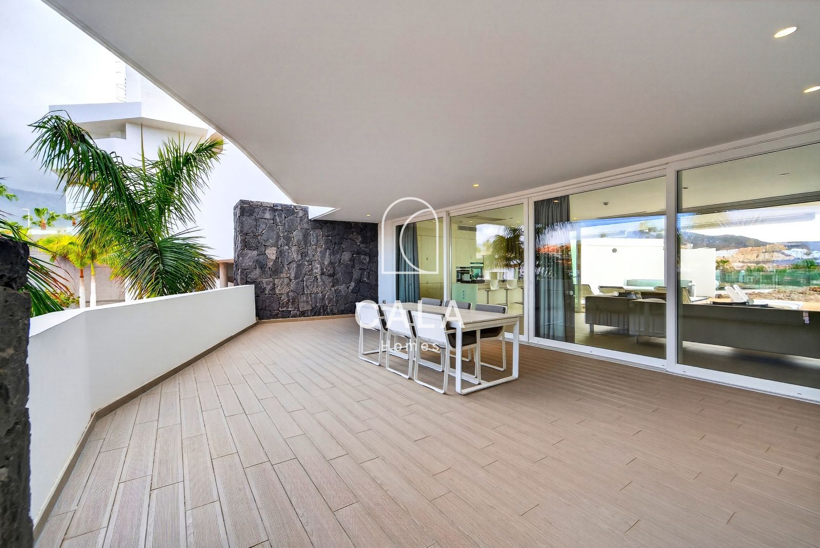 Exclusive Luxury Apartment with Sea Views in Baobab Suites