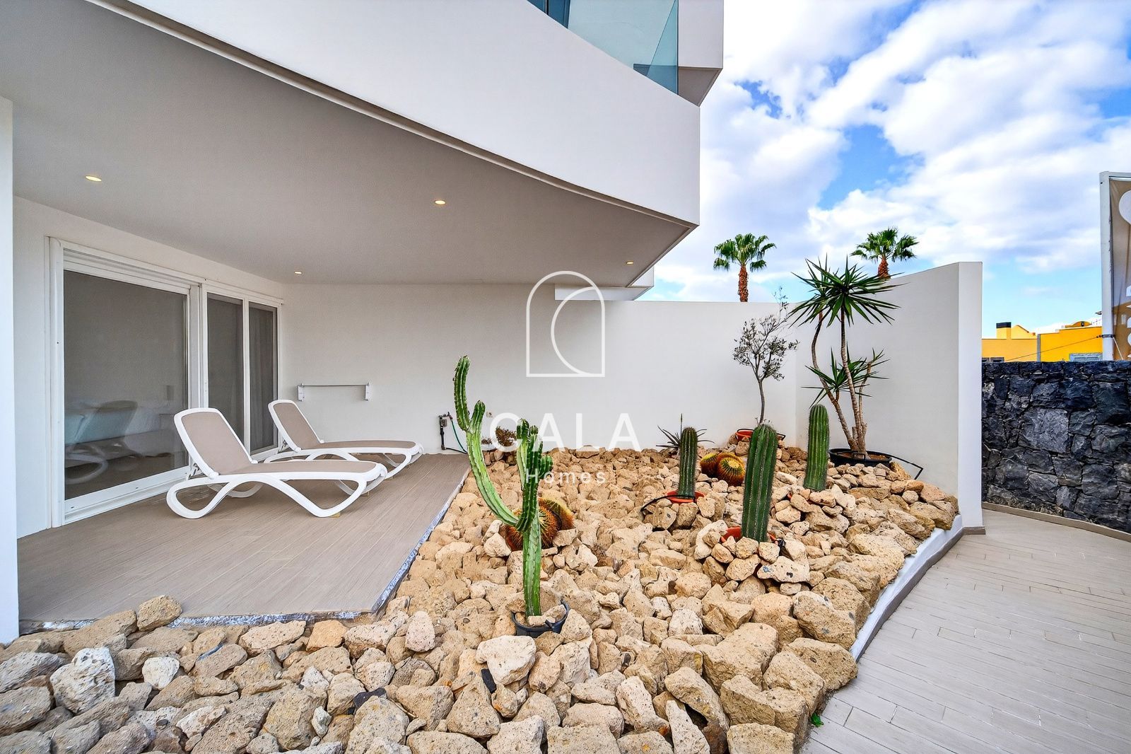 Exclusive Luxury Apartment with Sea Views in Baobab Suites