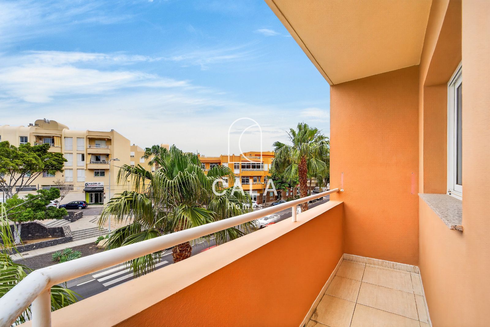 Penthouse for sale next to the ocean