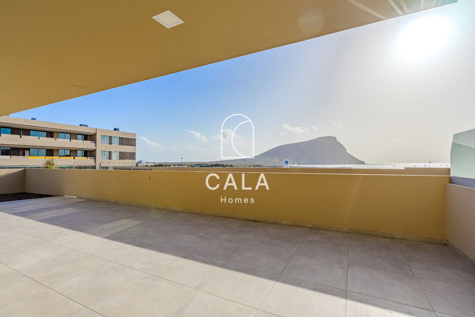 Spacious Apartment with Large Terrace in Sotavento Suites