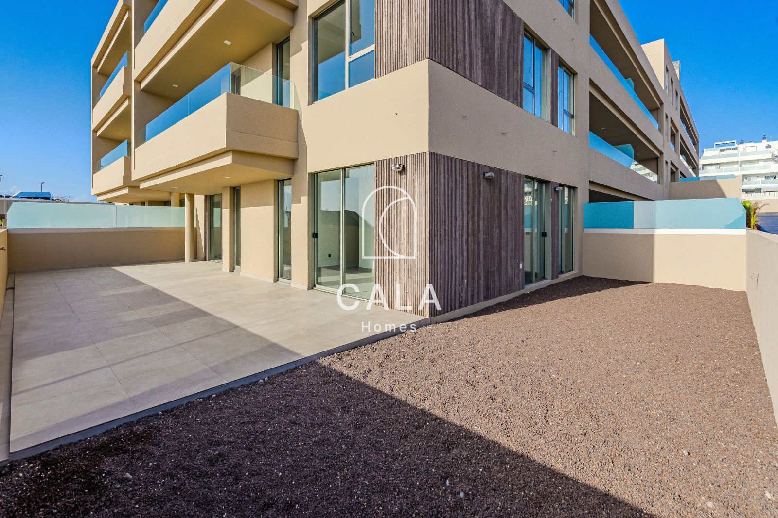 Spacious Apartment with Large Terrace in Sotavento Suites