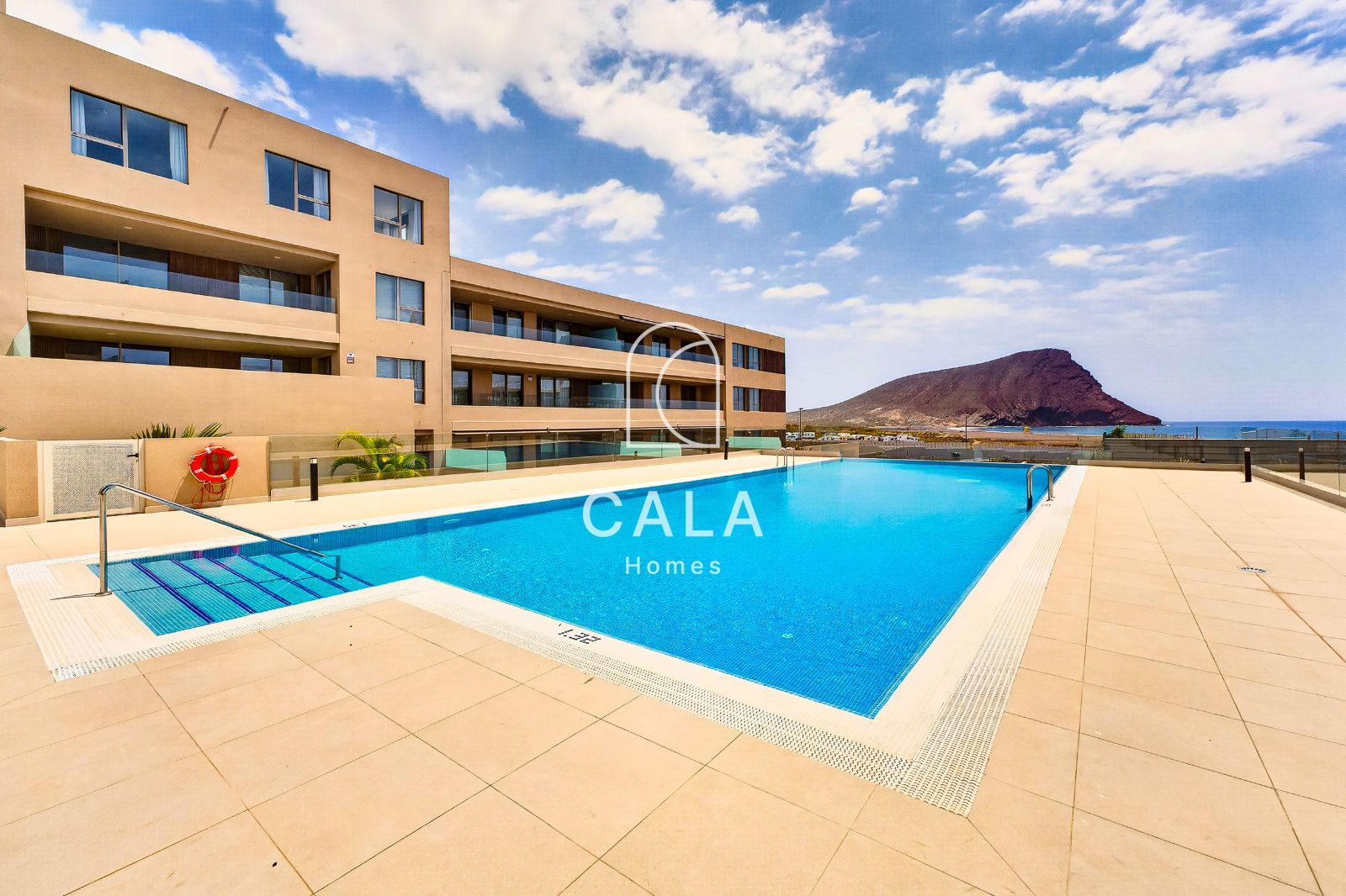 Spacious Apartment with Large Terrace in Sotavento Suites