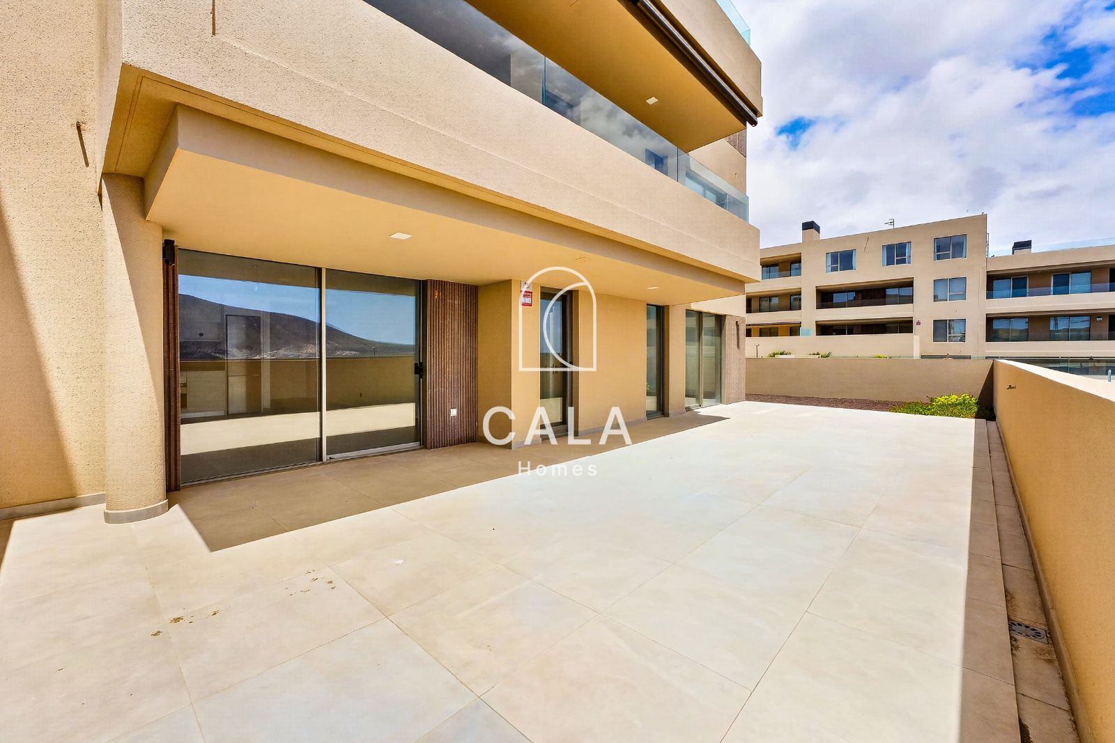 Spacious Apartment with Large Terrace in Sotavento Suites