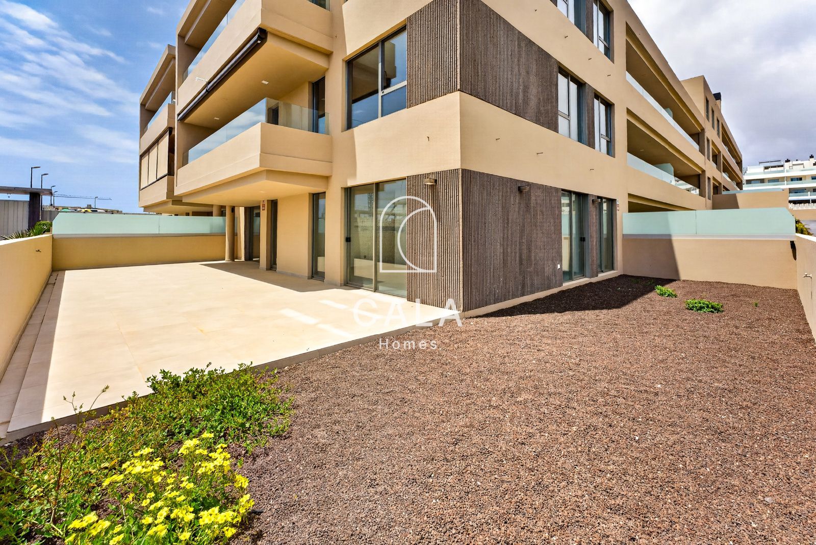 Spacious Apartment with Large Terrace in Sotavento Suites