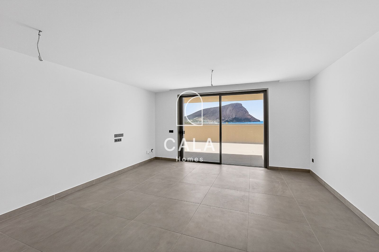 Spacious Apartment with Large Terrace in Sotavento Suites