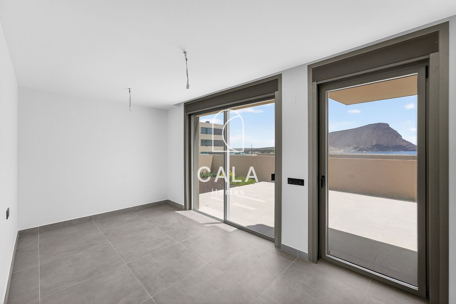 Spacious Apartment with Large Terrace in Sotavento Suites