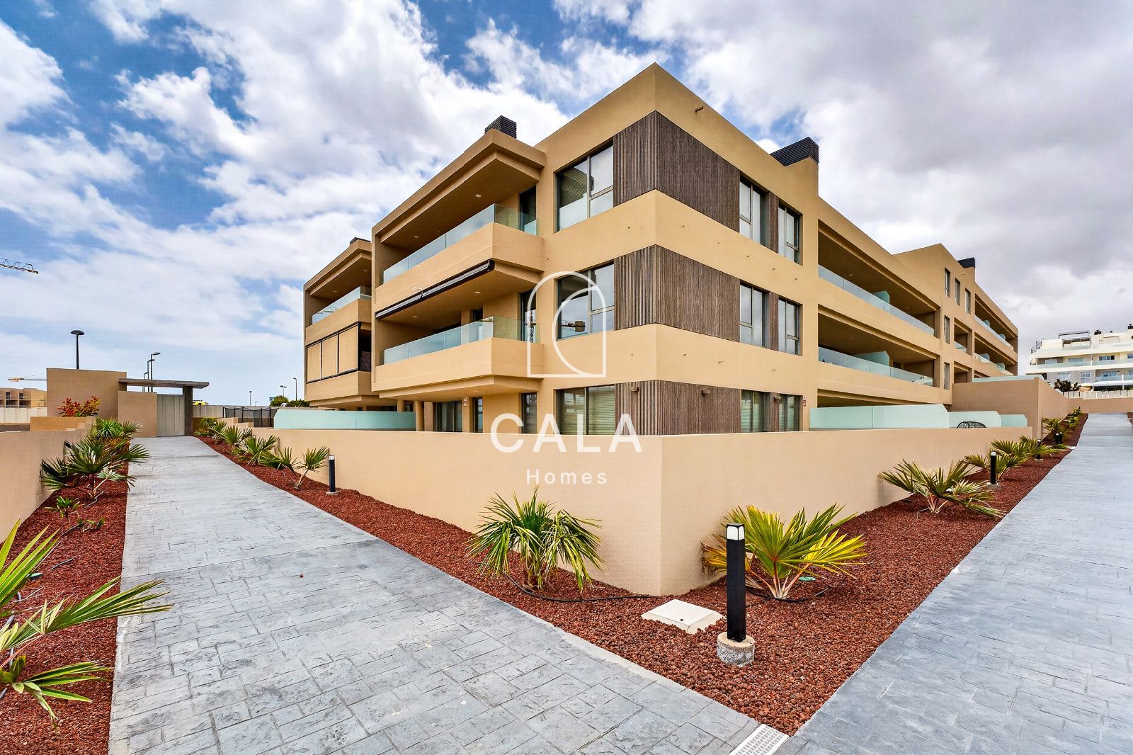 Spacious Apartment with Large Terrace in Sotavento Suites