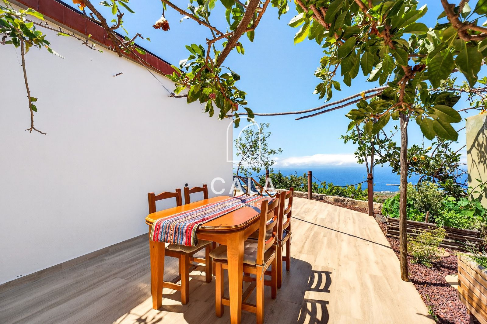 Beautiful estate with panoramic sea views