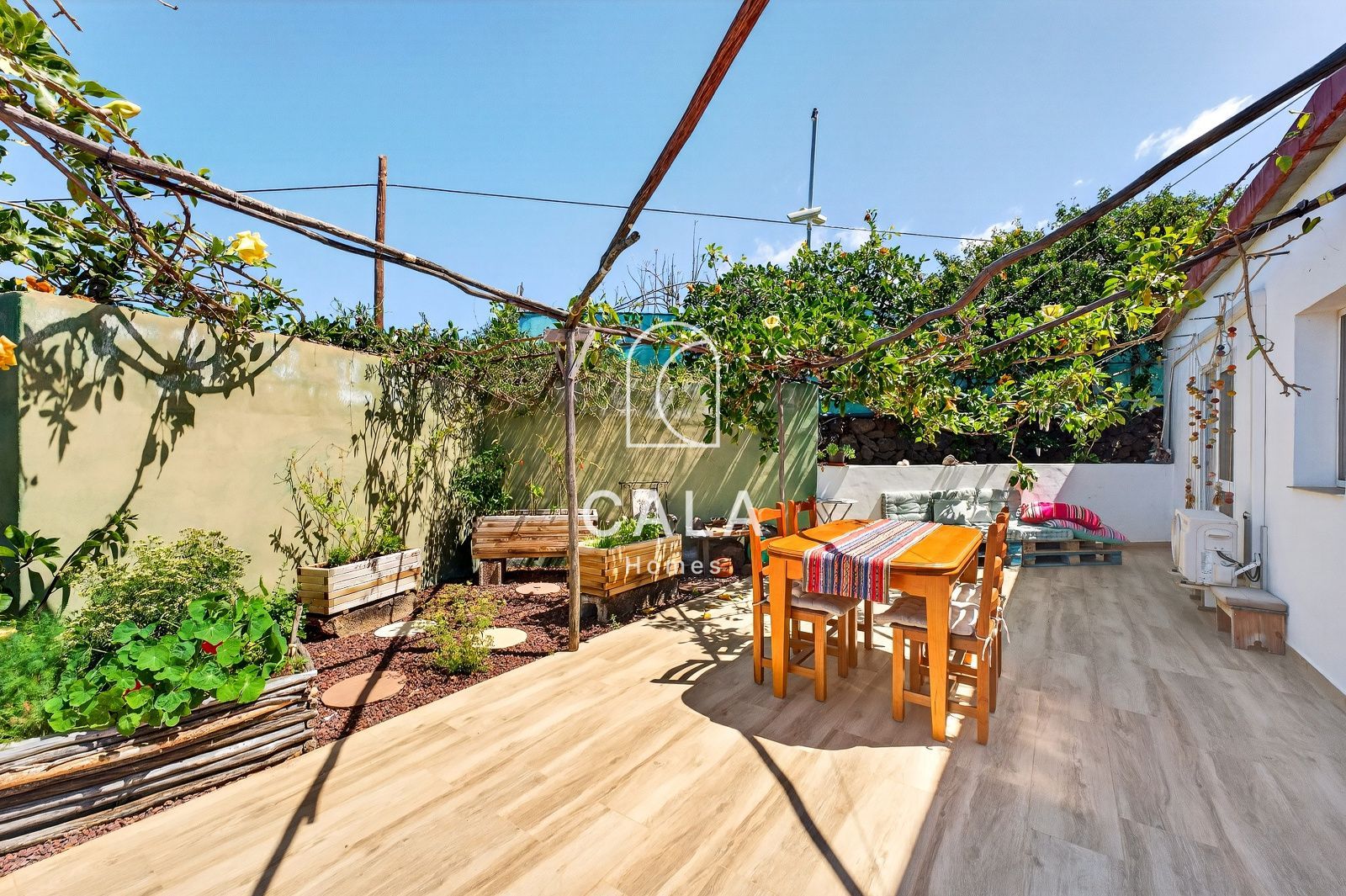 Beautiful estate with panoramic sea views