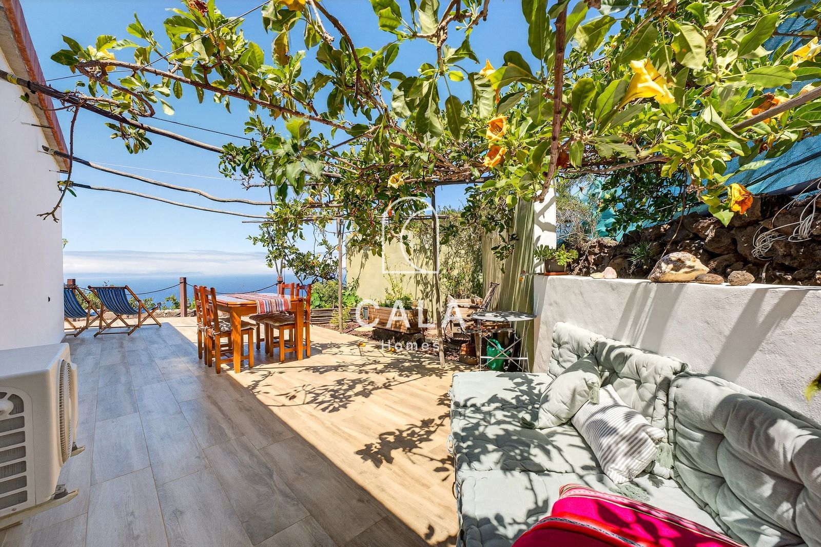 Beautiful estate with panoramic sea views