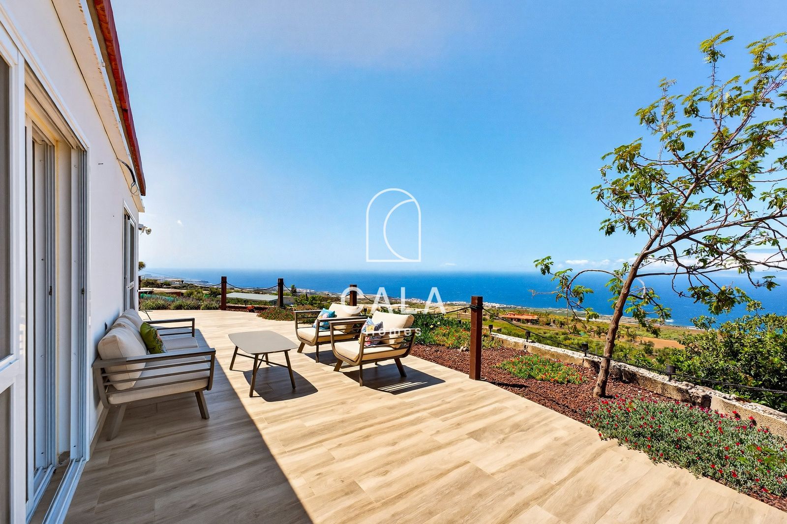 Beautiful estate with panoramic sea views