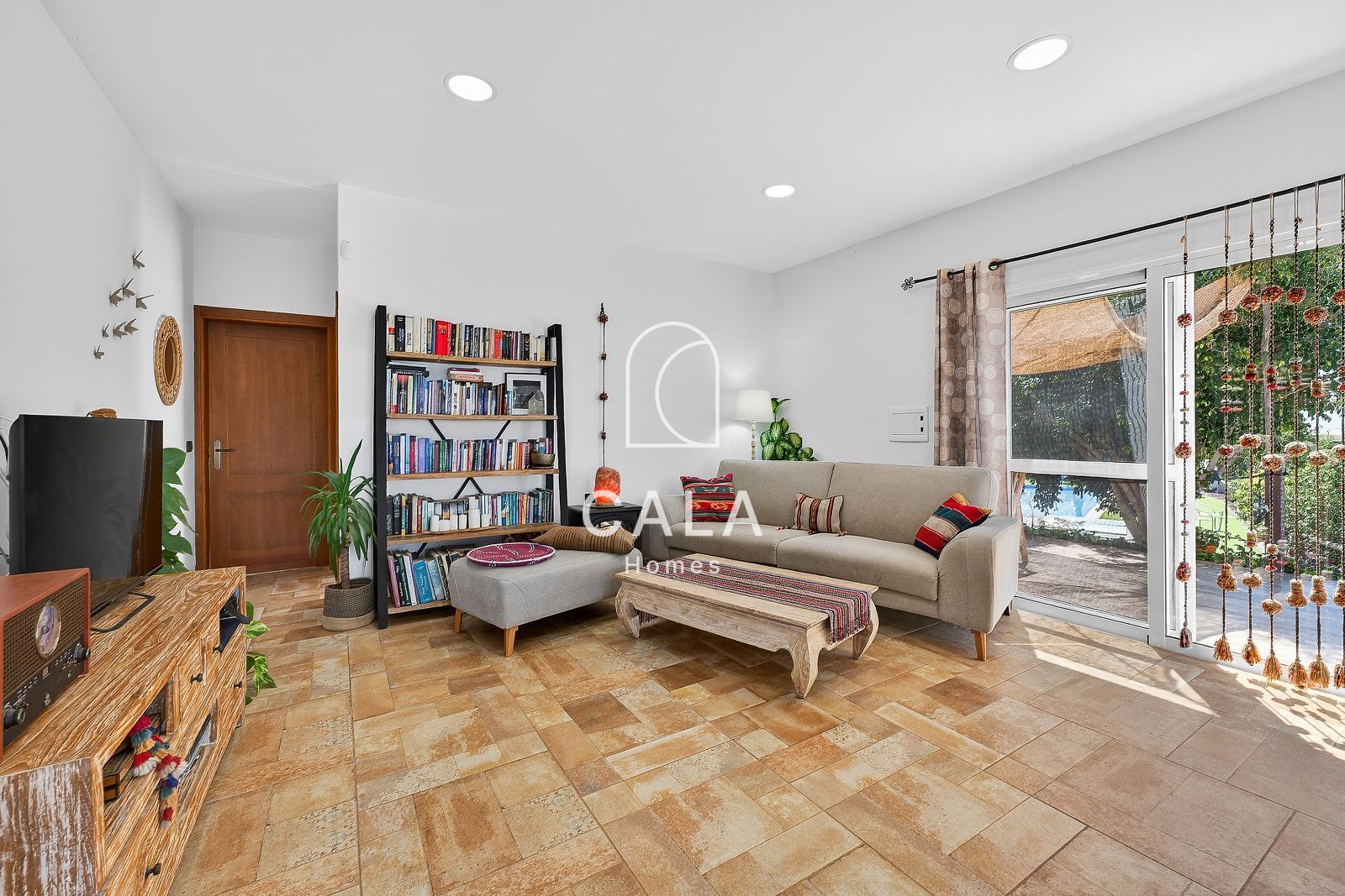 Beautiful estate with panoramic sea views