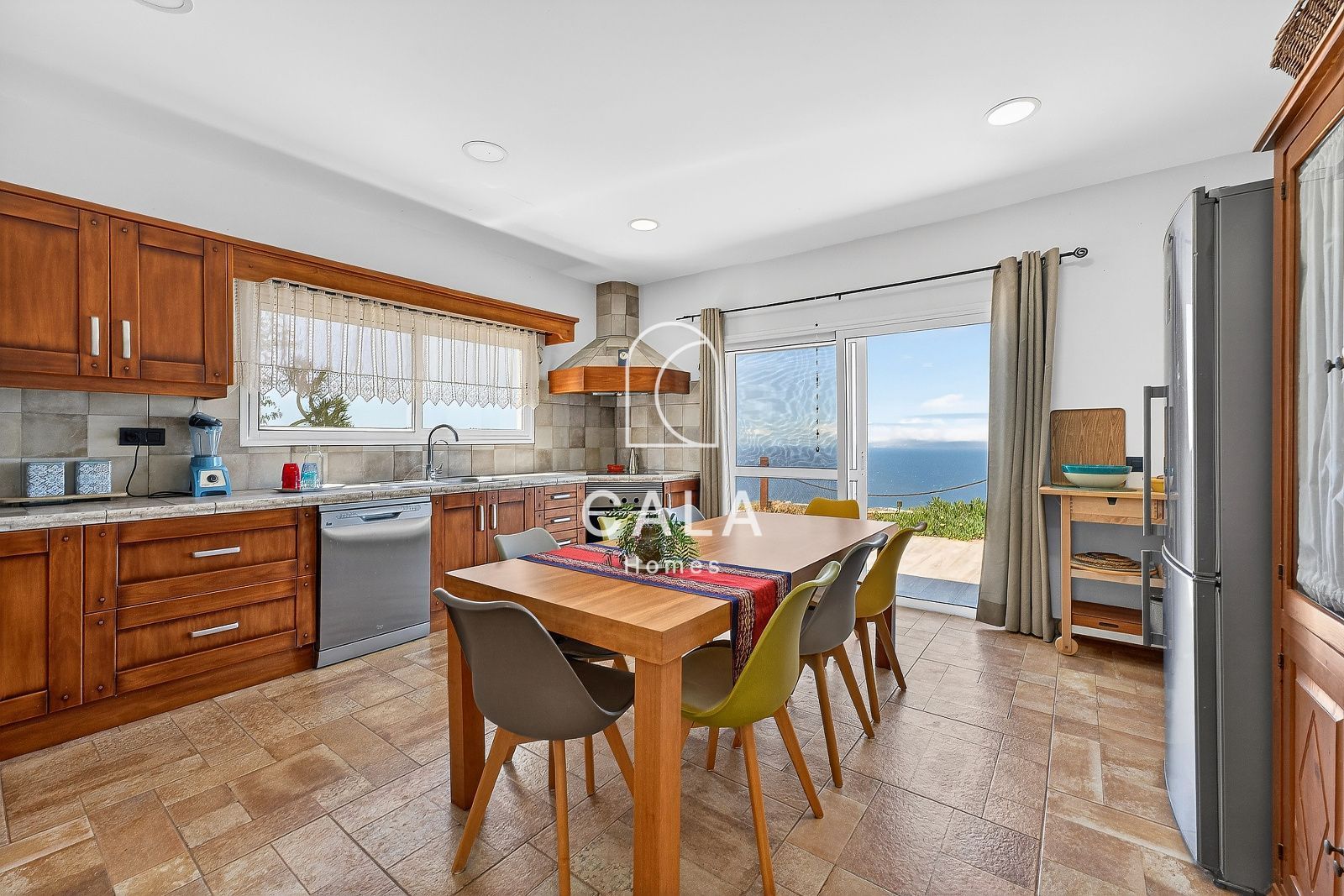 Beautiful estate with panoramic sea views