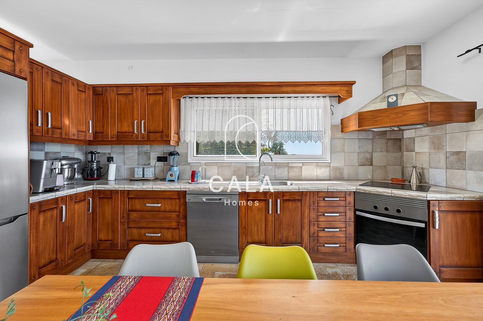 Beautiful estate with panoramic sea views