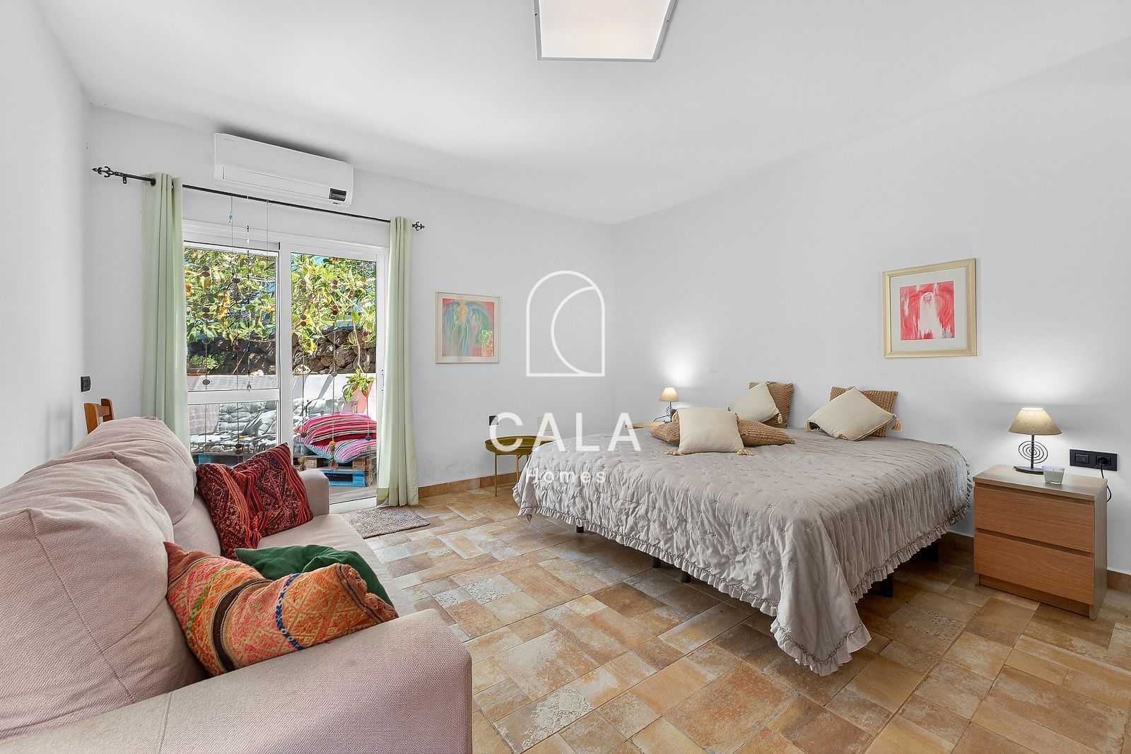 Beautiful estate with panoramic sea views