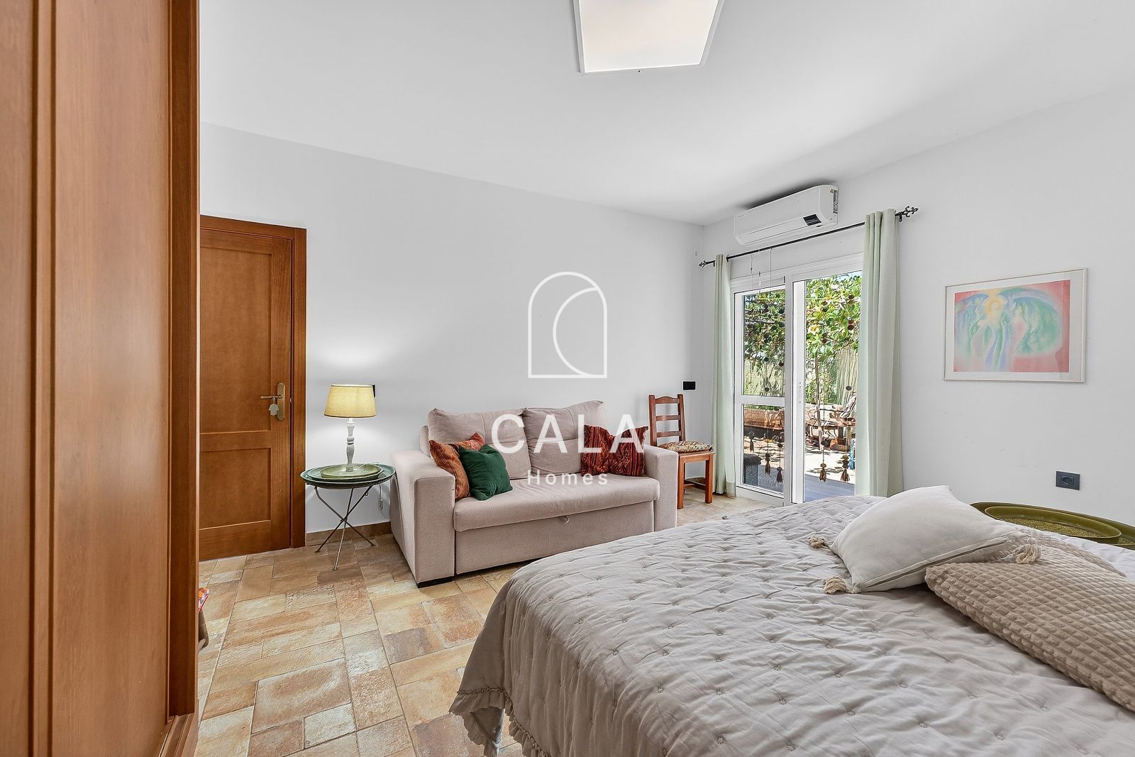 Beautiful estate with panoramic sea views