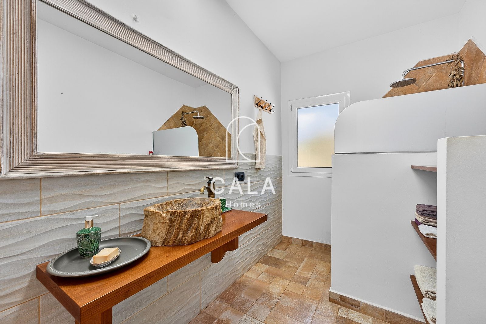 Beautiful estate with panoramic sea views