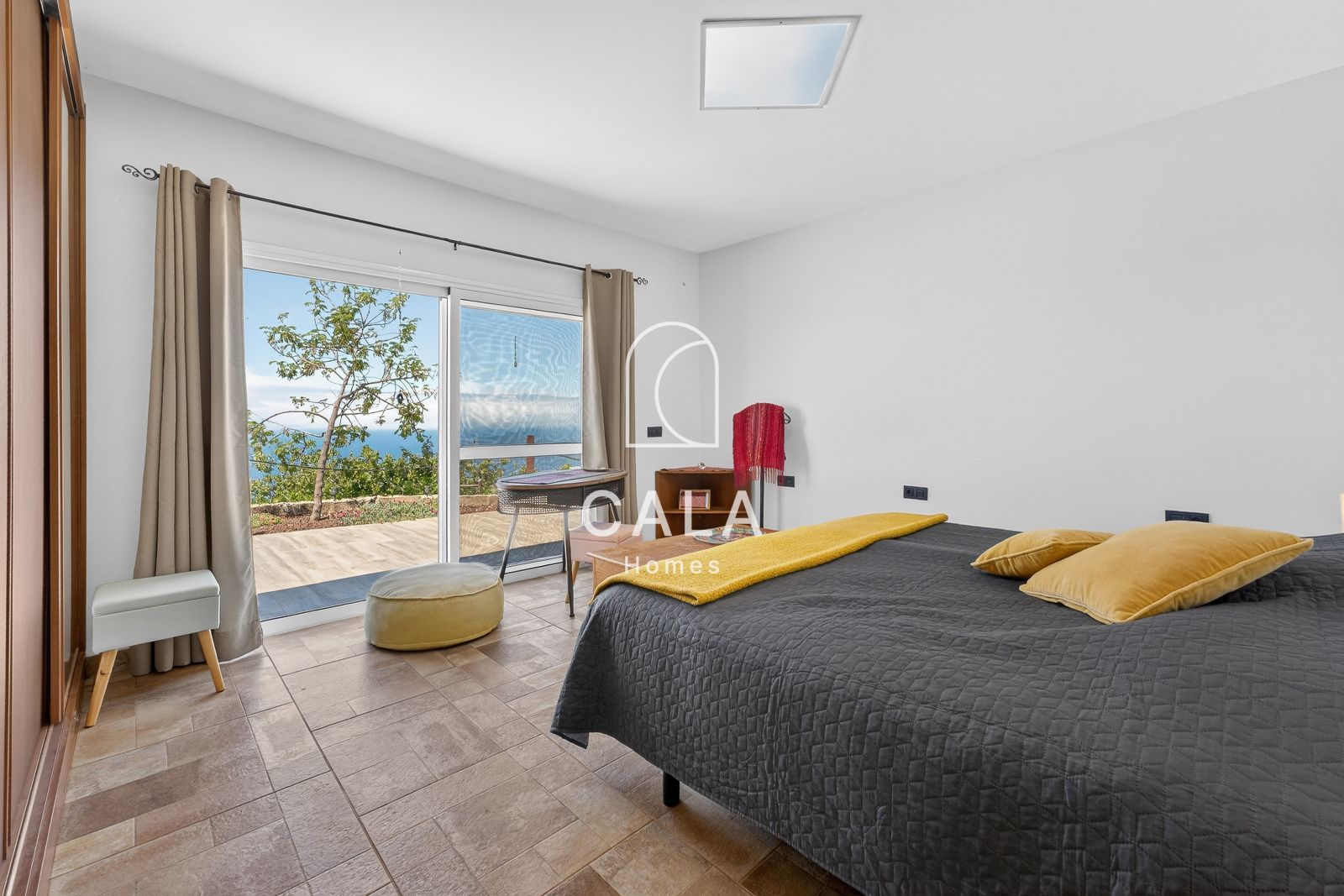 Beautiful estate with panoramic sea views