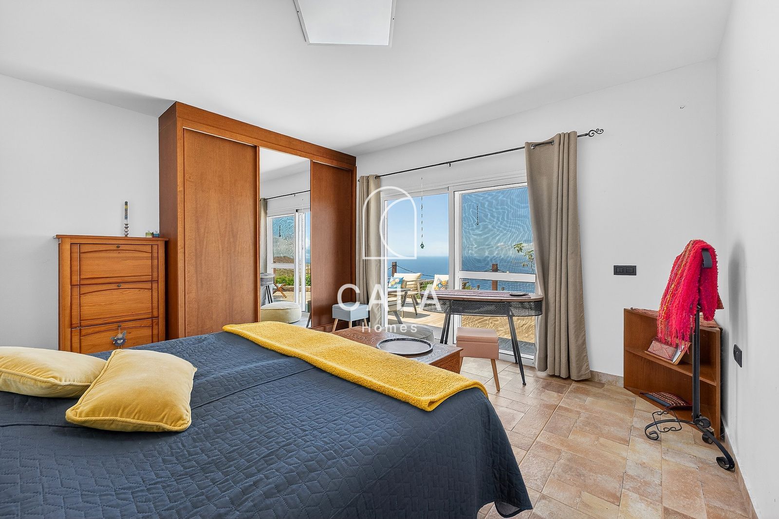 Beautiful estate with panoramic sea views